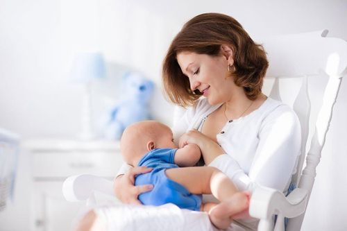 Vì sao sữa mẹ là thức ăn tốt nhất cho sự phát triển của trẻ?