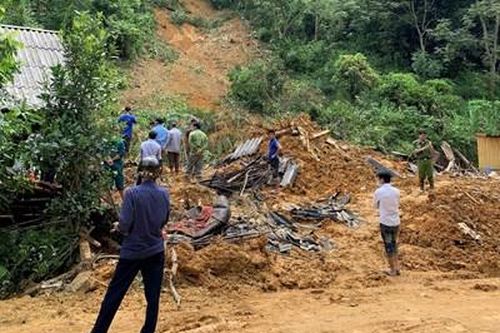 Sạt lở, vùi lấp một ngôi nhà khiến 3 cháu nhỏ tử vong