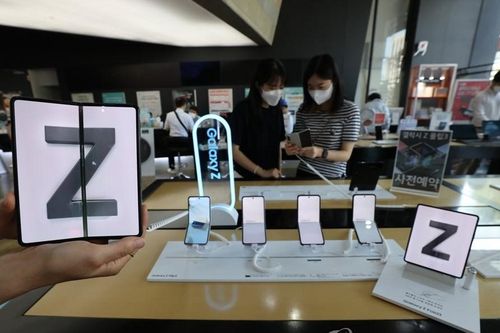800.000 đơn đặt hàng trước cho điện thoại gập mới của Samsung
