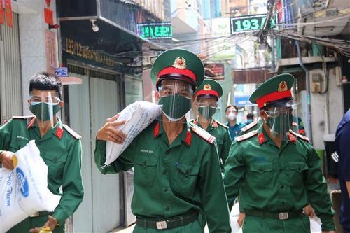 Quân đội tiếp tục chi viện lực lượng cho miền Nam chống dịch