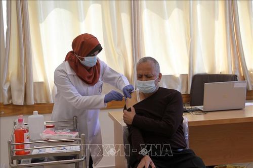 Palestine bắt đầu triển khai tiêm liều vaccine thứ 3