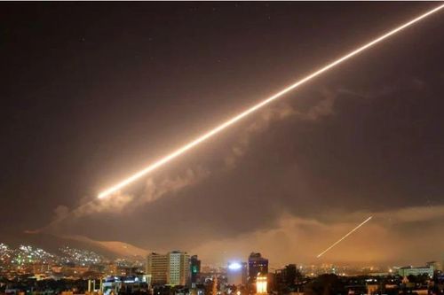 Lần đầu tiên phòng không Syria đánh chặn thành công 22 trong số 24 tên lửa của Israel