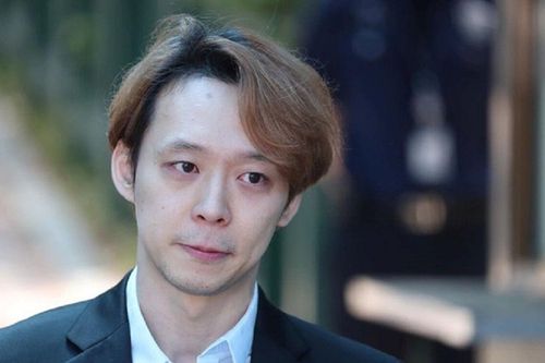 Chấn động: Park Yoochun bị tố rủ fangirl quan hệ tập thể