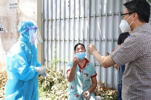 Phó Thủ tướng yêu cầu Bình Dương sâu sát đời sống người dân khu vực đang 'khóa chặt'