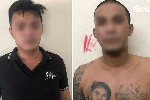 Bất chấp giãn cách xã hội, hai thanh niên vẫn đi mua gà về nhậu