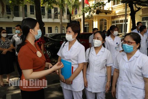 Hơn cả trách nhiệm, đó là sự hi sinh, dũng cảm