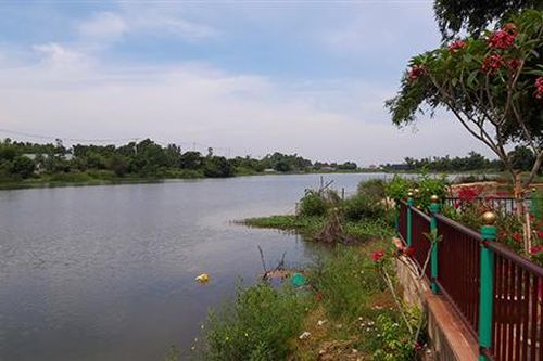 Làng cổ có ba di tích