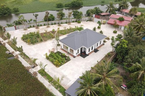 Biệt phủ 'mọc' trên đất trồng nấm