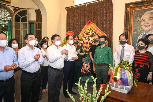 Lãnh đạo thành phố Hà Nội dâng hương tưởng nhớ Đại tướng Võ Nguyên Giáp