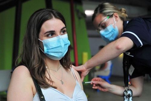 Nên phân phối thêm vaccine cho nước nào tổ chức tiêm chủng hiệu quả