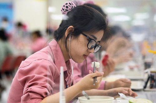 Doanh nghiệp '3 tại chỗ' ở TP.HCM được đi chợ hộ