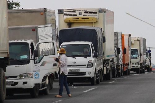 Cần Thơ buộc đổi tài xế vào thành phố hoặc giao hàng tại điểm tập kết