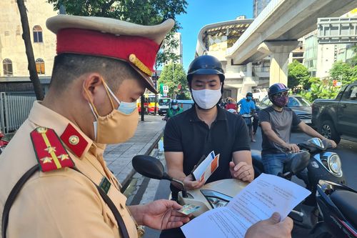 Hà Nội: Hơn 900 trường hợp vi phạm phòng chống dịch, nhiều người không có giấy đi đường