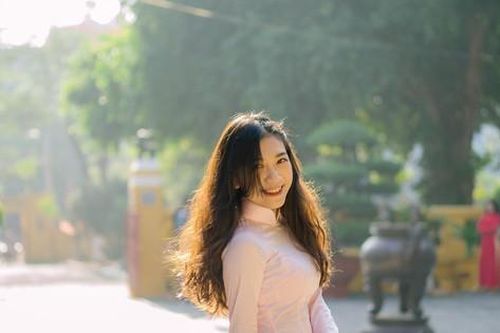 Thủ khoa khoa Văn và tình yêu mãnh liệt với con chữ