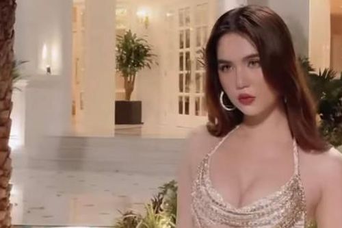 Hé lộ clip 'nóng' hậu trường mới cảnh quay bikini của Ngọc Trinh : 'Lạc' nhất là đoạn cuối