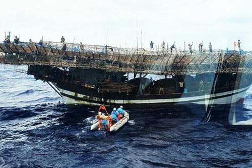 Tàu SAR 412 kịp thời ứng cứu ngư dân đột quỵ trên biển