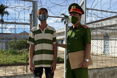 Khởi tố đối tượng dùng hung khí tấn công, cướp tài sản của người phụ nữ trong đêm