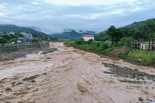 Sơn La: Lũ quét bất ngờ, 550 hộ dân phải sơ tán tạm thời