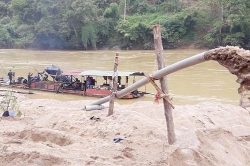 Lào Cai: Xử phạt 4 doanh nghiệp khai thác cát sỏi sông Hồng có nhiều sai phạm