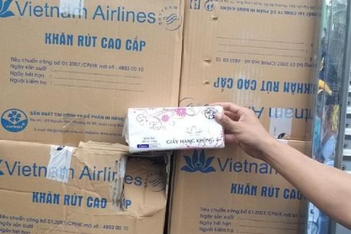 Bình Dương: Phát hiện hơn 13.200 gói giấy ăn 'Vietnam Airlines' nghi hàng giả