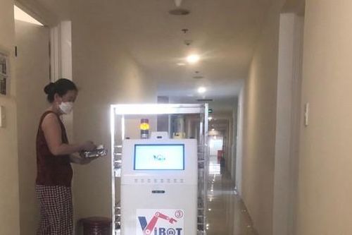 Đưa robot vào hỗ trợ bác sĩ điều trị bệnh nhân COVID-19