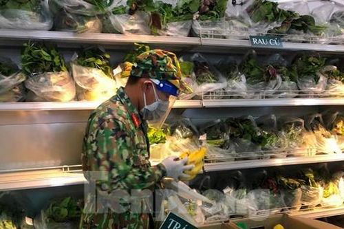 Đi chợ hộ ở cửa hàng 'không người bán, tự tính tiền'