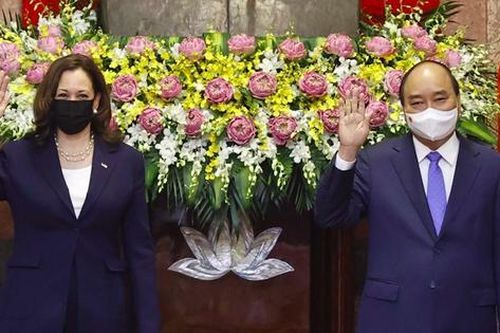 Chủ tịch nước Nguyễn Xuân Phúc tiếp Phó Tổng thống Mỹ Harris