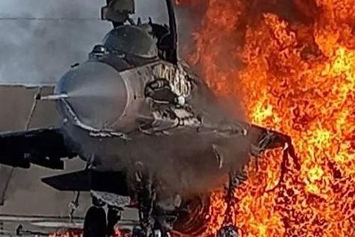 Tiêm kích MiG-19 của Nga bị thiêu rụi hoàn toàn khi đang sửa chữa