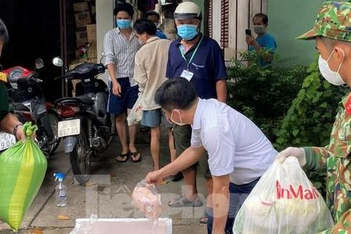 Phó Thủ tướng nói tổng đài chỉ là công cụ, chủ tịch thành phố đi phát lương thực cho dân