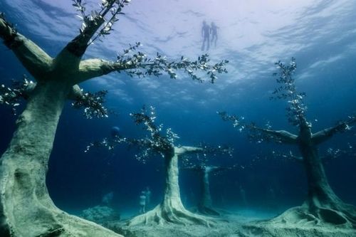 'Rợn người' trước công viên điêu khắc dưới nước đầy ám ảnh