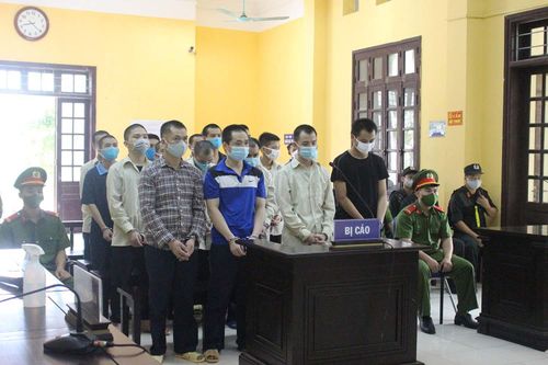 Hơn 128 năm tù cho 21 bị cáo tổ chức cho người nước ngoài nhập cảnh trái phép