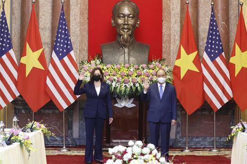 Chủ tịch nước Nguyễn Xuân Phúc tiếp Phó Tổng thống Hoa Kỳ Harris