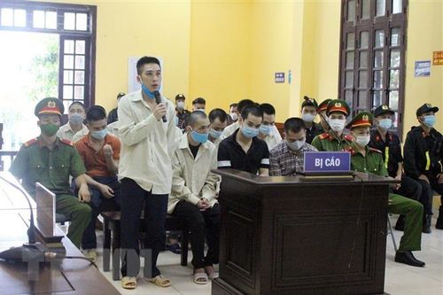 Lạng Sơn: Phạt tù 21 bị cáo tổ chức cho người khác nhập cảnh trái phép