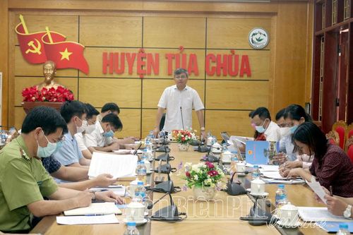 Phó Chủ tịch UBND tỉnh Lò Văn Tiến làm việc tại huyện Tủa Chùa