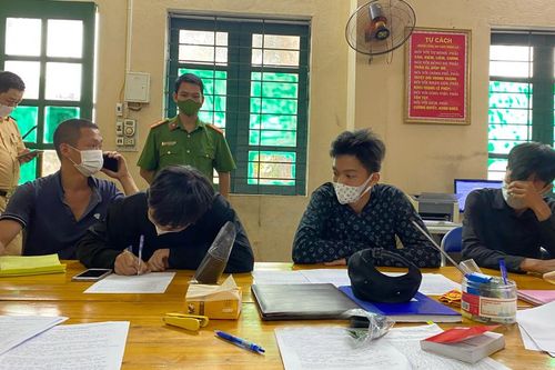Bắt giữ nhóm đối tượng có hành vi tụ tập, bốc đầu xe mô tô tại thị trấn Phố Lu