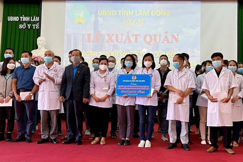 Khen thưởng đột xuất 16 tổ chức cơ sở Đảng, đoàn thể xuất sắc trong công tác phòng chống dịch Covid-19