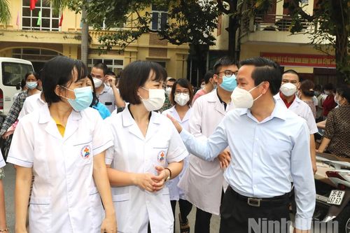 Đoàn cán bộ y tế Ninh Bình lên đường tham gia chống dịch tại thành phố Hồ Chí Minh