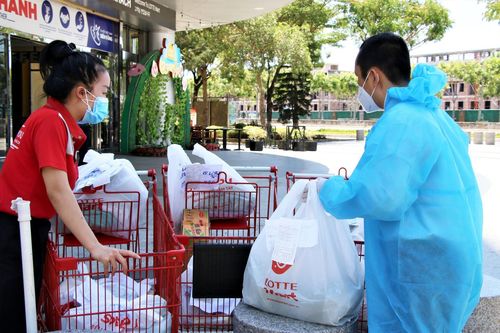 Đà Nẵng tiếp tục phong tỏa, đường dây nóng siêu thị tê liệt vì quá tải