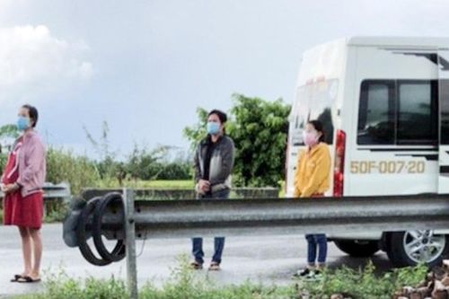 Người phụ nữ đeo khăn tang giả dương tính nCoV
