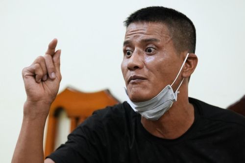 Bóp cổ công an ở chốt kiểm soát, người đàn ông khai báo quanh co