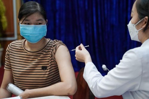 Bình Dương ưu tiên vaccine cho các vùng đang 'khóa chặt'