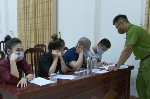 Hầu đồng giữa mùa dịch, 20 người bị phạt hơn 148 triệu đồng