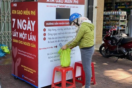 Lan tỏa tình người từ cây 'ATM gạo' ở Gia Lai