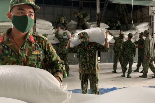 Bình Dương dốc sức chăm lo cho người dân vùng 'khóa chặt, đông cứng'