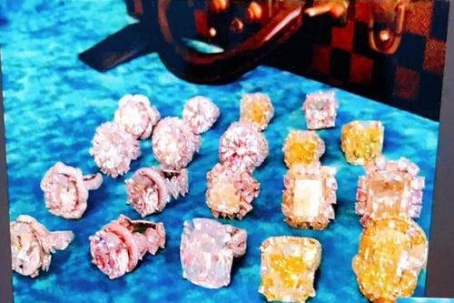 'Lóa mắt' bộ sưu tập kim cương 6.800 tỷ của đại gia Phương Hằng