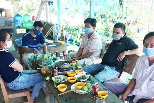 An Giang: Cách chức hiệu trưởng vì tổ chức ăn nhậu trong thời gian giãn cách xã hội