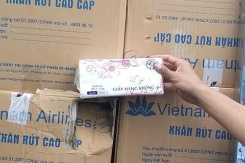 Phát hiện 13.200 gói Khăn rút có dấu hiệu giả nhãn hiệu 'Vietnam Airlines'