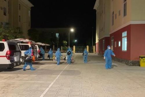 Quảng Bình: Dân đổ xô ra chợ sau lệnh phong tỏa Tp. Đồng Hới