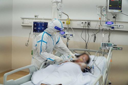 F0 tại nhà làm gì khi đau tức ngực, lạnh đầu ngón tay, chân?