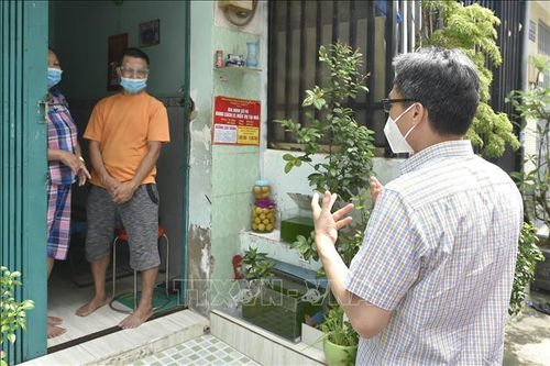 Phó Thủ tướng Vũ Đức Đam kiểm tra công tác phòng, chống dịch tại Quận 6 và Bình Tân
